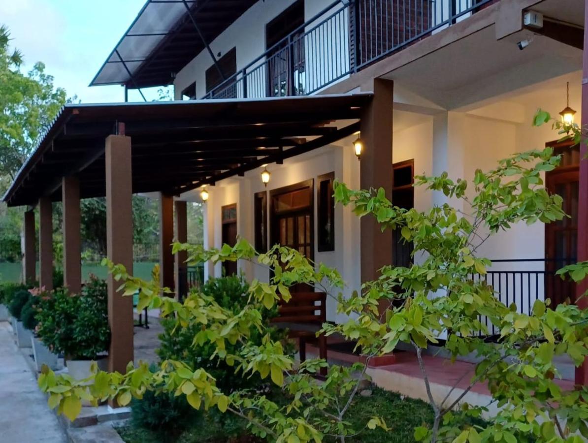 Forest Edge Villa Anuradhapura Buitenkant foto
