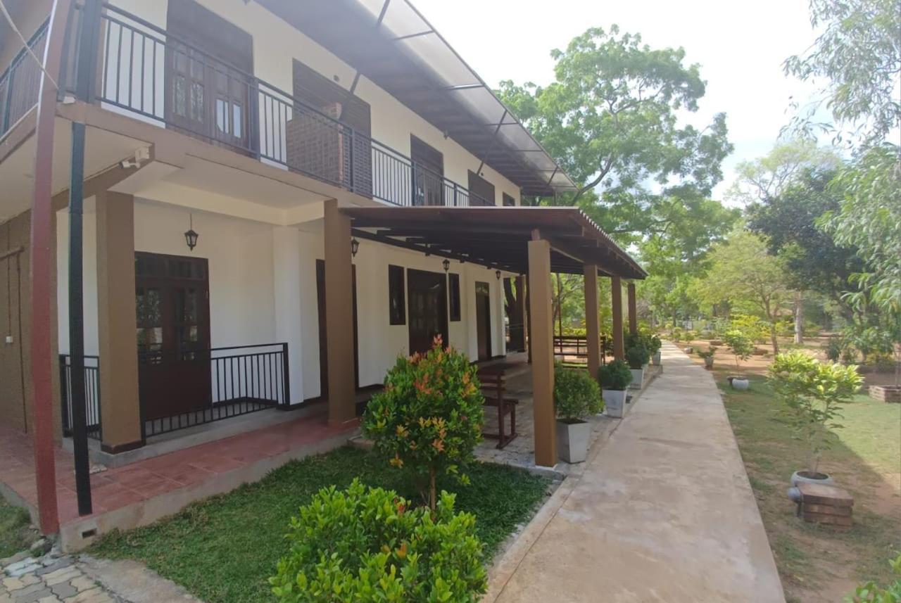 Forest Edge Villa Anuradhapura Buitenkant foto