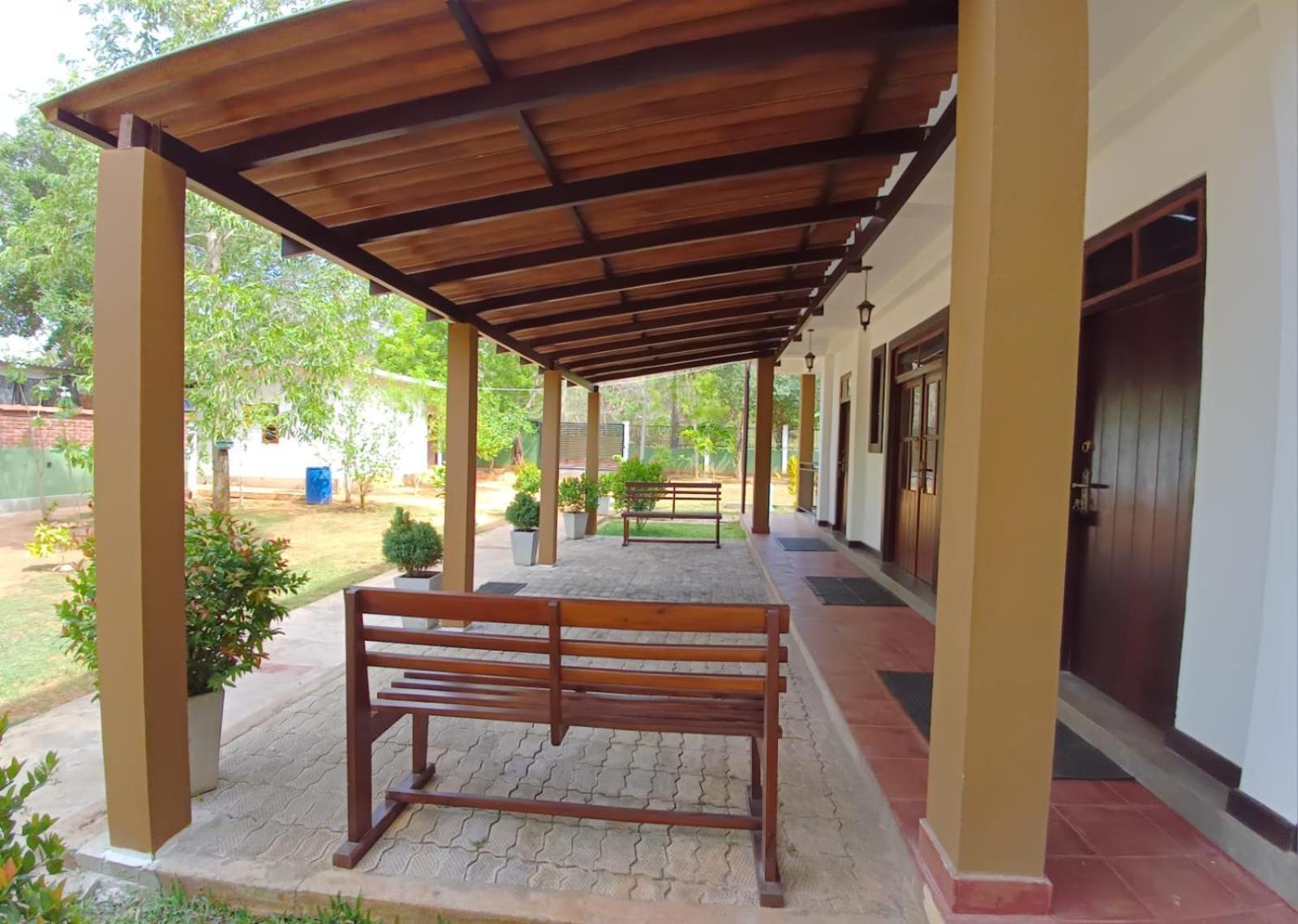 Forest Edge Villa Anuradhapura Buitenkant foto